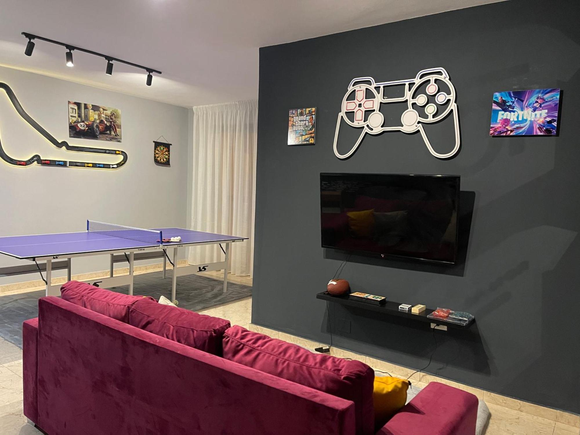 Super House 2 Blloku - 3 Tirana